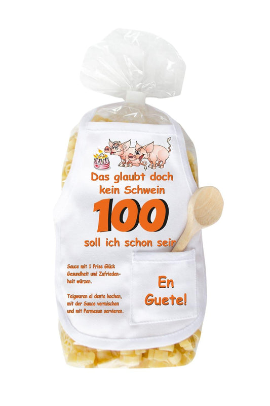 Die Pasta zum 100. Geburtstag sind in Form eines Schweinchen und in einer schoenen Verpackung. Auf der Mini Kochschuerze sind Schweine und eine Torte abgebildet sowie der Spruch: Das glaubt doch kein Schwein, 100 soll ich schon sein. Zusaetzlich befindet sich in der kleinen Tasche, ein kleiner Kochloeffel aus Holz.
