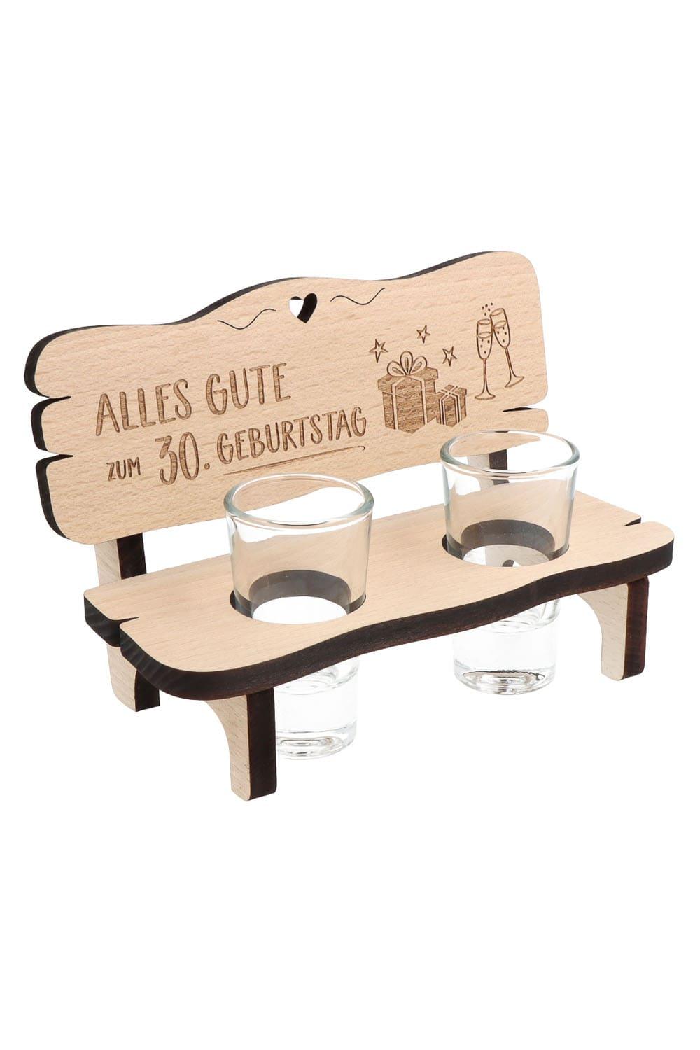 Dieses Schnaps-Geschenk ist ein optimales Geburtstagsgeschenk fuer alle die gerne Schnaps trinken. Auf der Schnapsbank steht der Spruch: Alles Gute zum 30. Geburtstag. Das Holzbaenkli kann optimal mit einer Flasche Schnaps verschenkt werden. Ein perfektes Geschenk zum 30. Geburtstag.