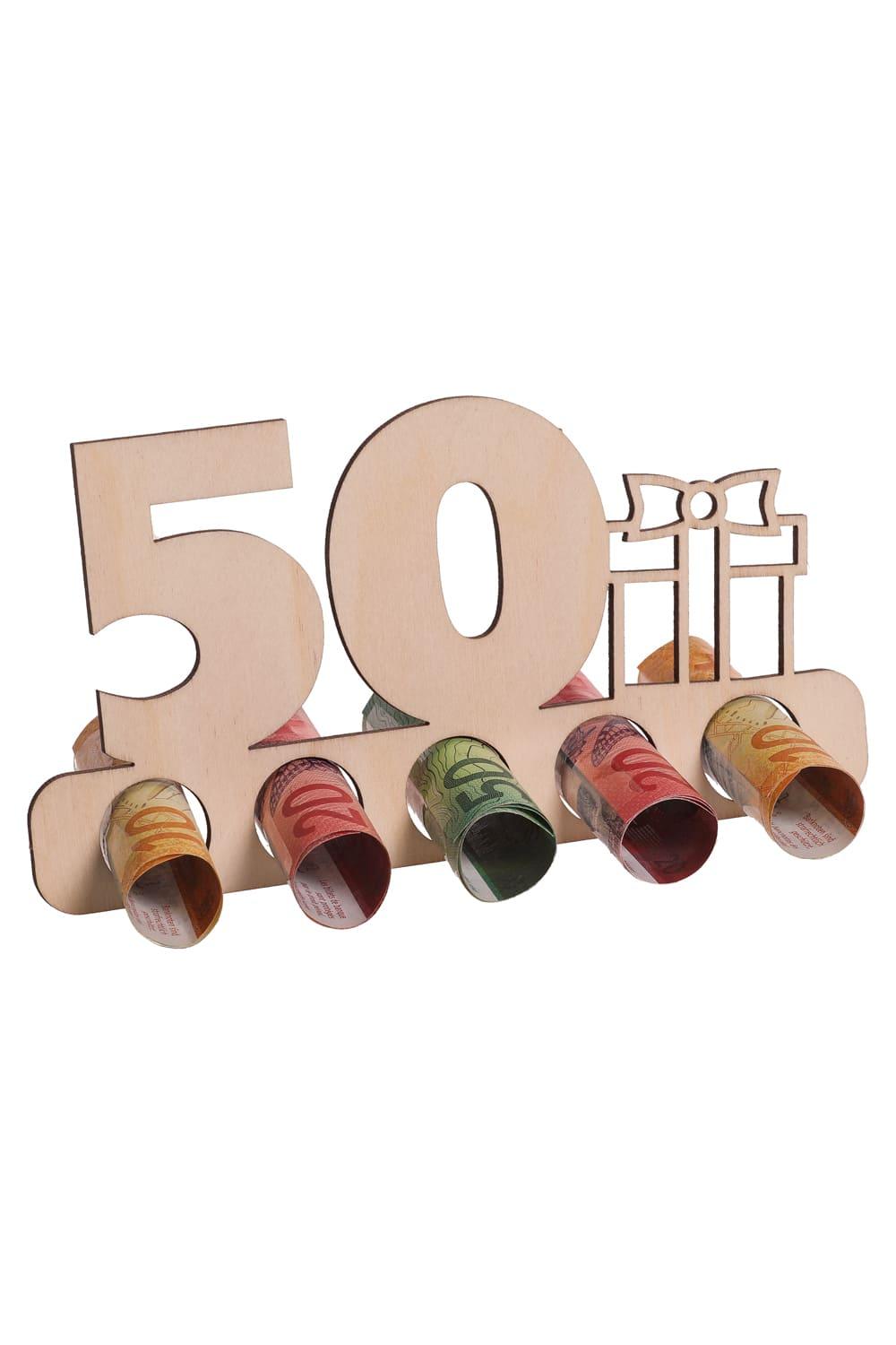 Der Holzaufsteller ist eine perfekte Geschenkidee fuer ein Geldgeschenk oder Gutscheingeschenk. Einfach die Geldnoten rollen und durch die Loecher stecken. Ein originelles Geschenk aus Holz zum 50. Geburtstag. Der Holzaufsteller hat 5 Loecher, in die man Geld oder gerollte Gutscheine stecken kann. Auch ideal fuer ein Jubilaeum!