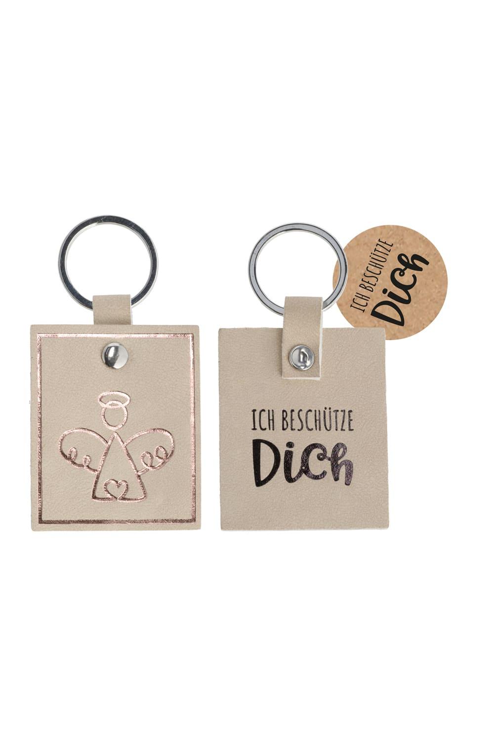 Dieser Engel Schluesselanhaenger ist ein tolles Geschenk fuer jeden Anlass. Auf dem herzigen Anhaenger steht der Spruch: Ich beschuetze Dich. Der Schluesselanhaenger ist in der Farbe beige. Perfektes Engelgeschenk und Mitbringsel fuer jeden Anlass!