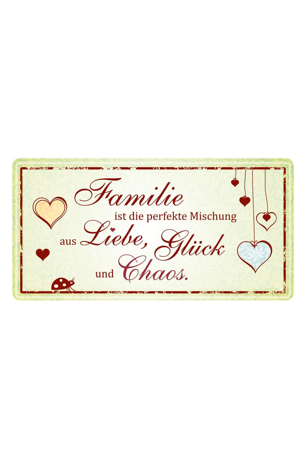 Dieses Metallschild ist ein herziges Geschenk fuer eine Familie. Auf dem Blechschild steht der Spruch: Familie ist die perfekte Mischung aus Liebe, Glueck und Chaos.. Zusaetzlich ist ein Herzchen-Motiv aufgedruckt. Das Familienschild kann befestigt werden und ist somit ein richtiger Hingucker.