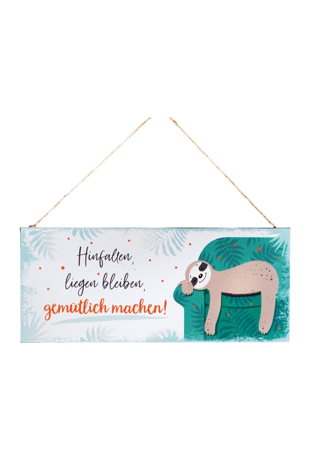 Dieses herzige und lustige Metallschild ist ein witziges Geschenk fuer Faultierfans oder Couch Liebhaber. Auf dem Blechschild steht die Aufschrift: Hinfallen, liegen bleiben, gemuetlich machen! Dieses Schild kann befestigt werden und ist somit ein richtiger Hingucker.