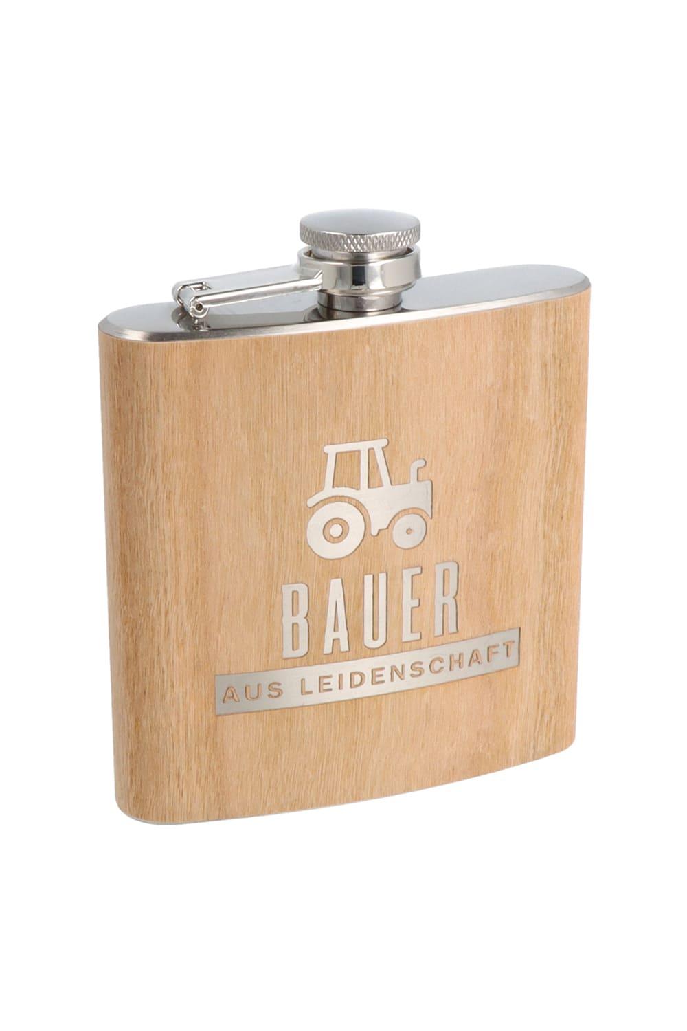 Dieses Schnaps-Geschenk ist optimal fuer jeden Anlass. Der Flachmann aus Holz mit dem Spruch: Bauer aus Leidenschaft. Der Flachmann mit Traktor Motiv.