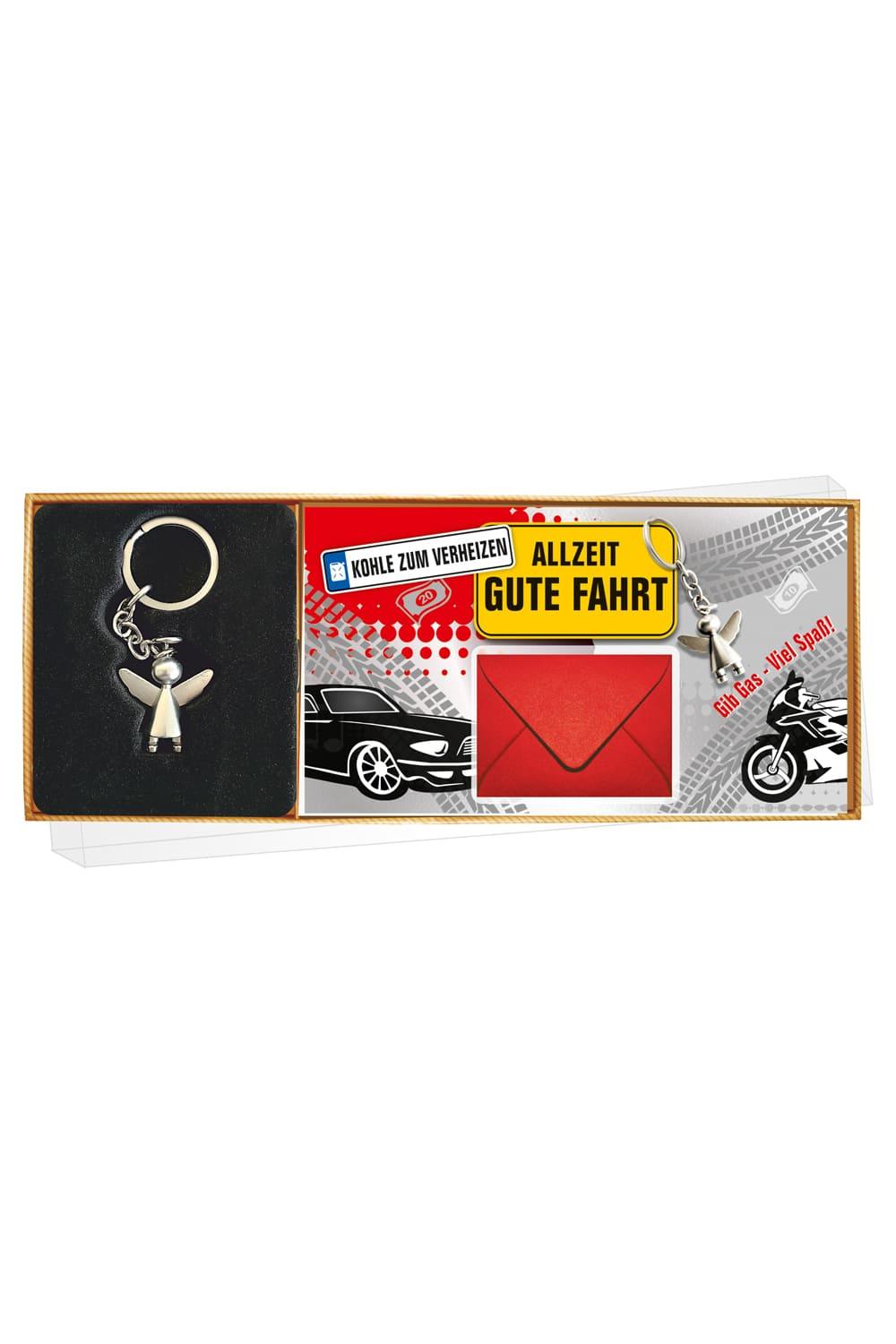 Auf der Suche nach einem tollen Geschenk zu einer bevorstehenden oder bestandenen Fahrpruefung? Dann empfehlen wir dieses kreative Geschenkset. Die Geschenkbox beinhaltet einen Schutzengel Schluesselanhaenger, eine Karte mit Geldcouvert mit der Aufschrift: Allzeit gute Fahrt, Kohle zum Verheizen. Gib Gas, viel Spass.