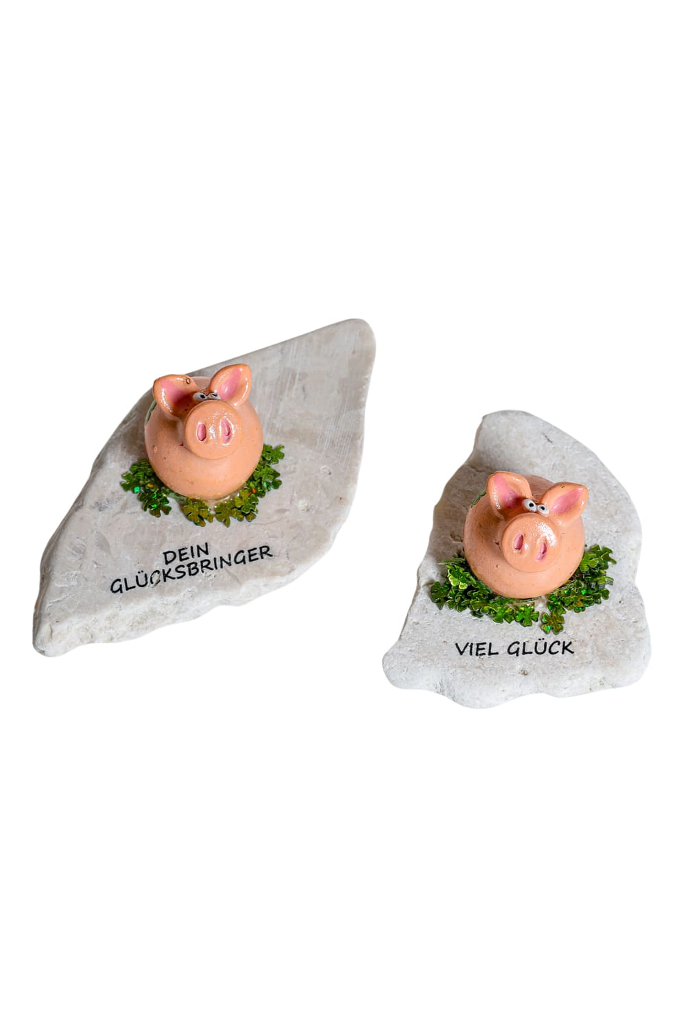 Dieses kleine Schweinchen sorgt fuer viel Glueck! Das Gluecksschwein steht auf einem Stein. Mit der Aufschrift: "Dein Gluecksbringer" und "Viel Glueck".