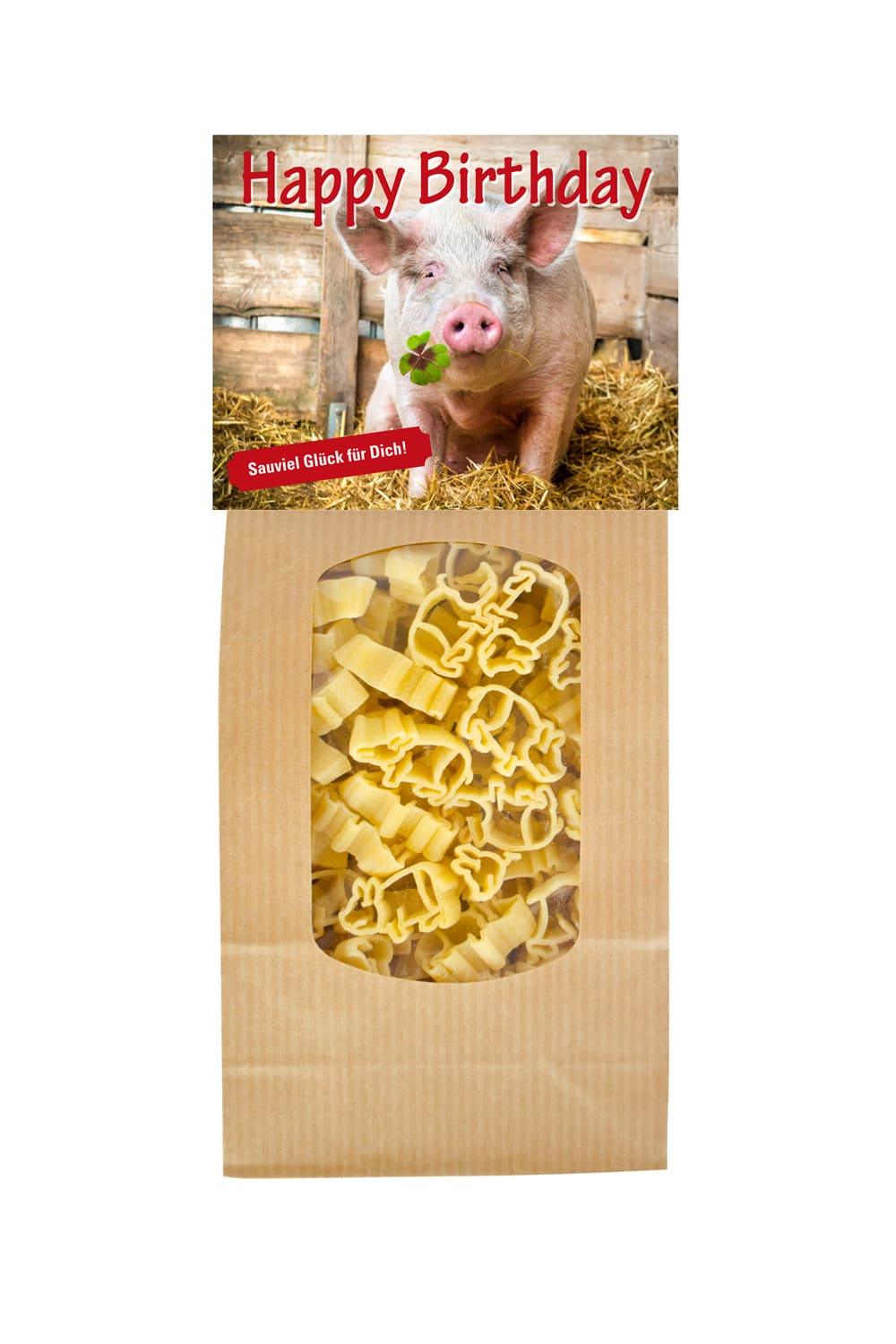 Die Pasta sind in Form eines Schweinchen. Auf der Verpackung steht ein leckeres Rezept und der Spruch: Happy Birthday. Sauviel Glueck fuer Dich. Mit diesem Pastageschenk sind Sie garantiert auf dem richtigen Weg. Ideales Geschenk mit einer riesengrossen Portion Glueck zum Geburtstag. Leckere Nudeln mit Motiv.