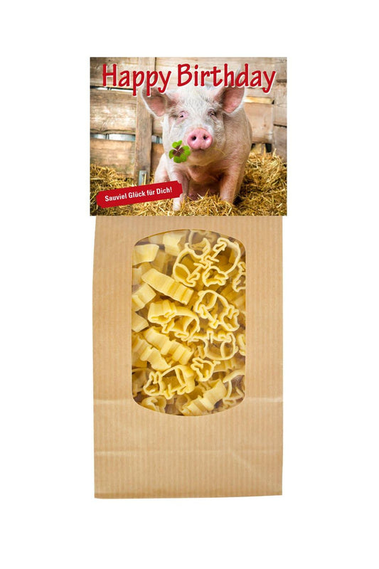 Die Pasta sind in Form eines Schweinchen. Auf der Verpackung steht ein leckeres Rezept und der Spruch: Happy Birthday. Sauviel Glueck fuer Dich. Mit diesem Pastageschenk sind Sie garantiert auf dem richtigen Weg. Ideales Geschenk mit einer riesengrossen Portion Glueck zum Geburtstag. Leckere Nudeln mit Motiv.