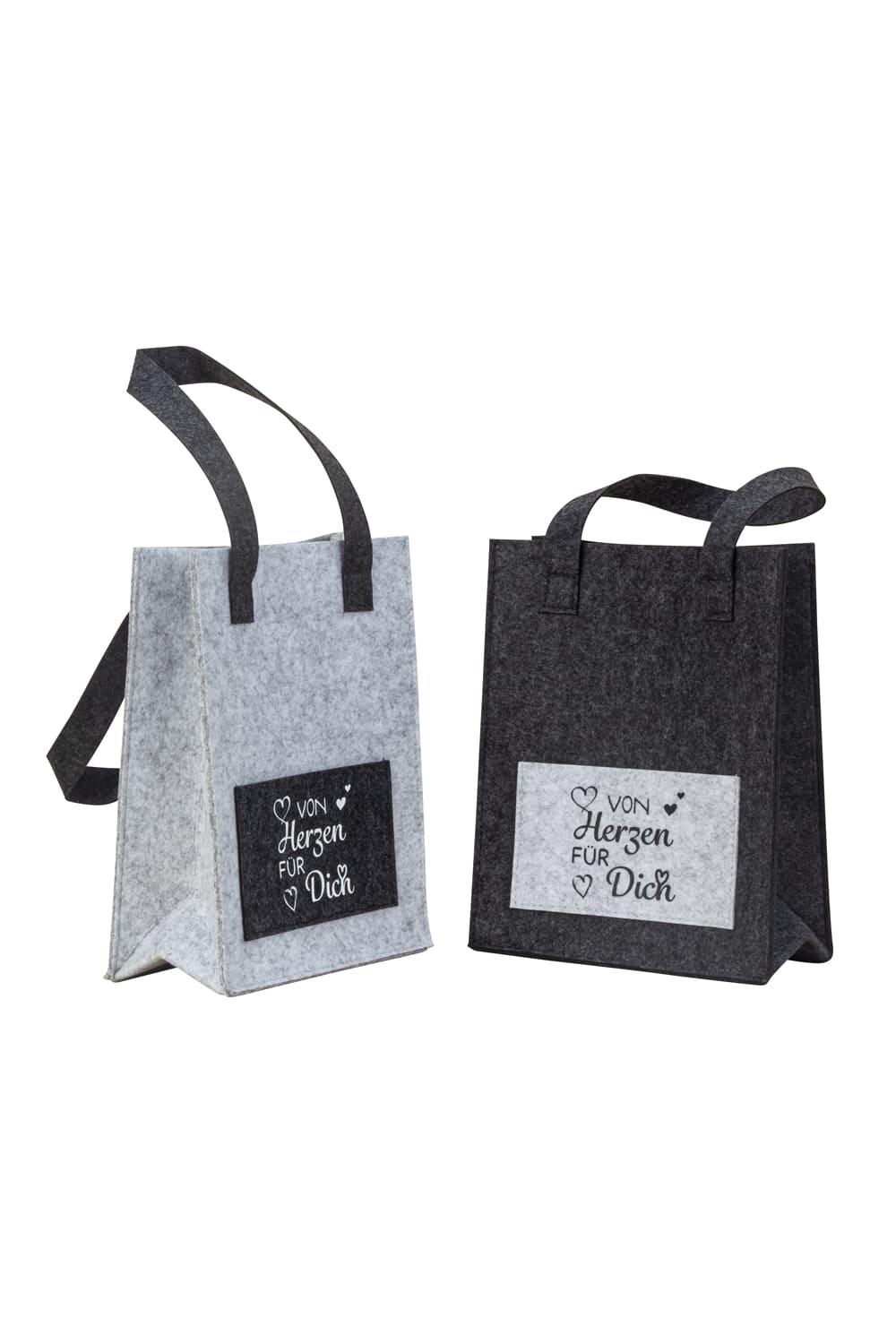 Die Taschen (2 Stk.) sind aus grauem Filz und dem Spruch: VON HERZEN FUER DICH. Die Filztaschen mit Filzfach! Jetzt bei Geschenk Insel!