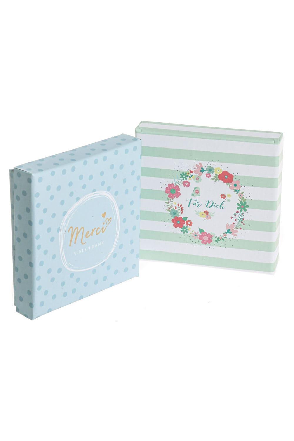 Die herzigen Mini Geschenkboxen sind perfekt um ein kleines Geschenk kreativ zu verpacken. Die kleine Geschenkverpackung kann beliebig gefuellt werden. Zum Beispiel mit Schokoherzchen, einem Gutschein oder einem Geldscheine sowie Geldmuenzen. Ein originelles Geld-und Gutschein Geschenk zu jedem Anlass.
