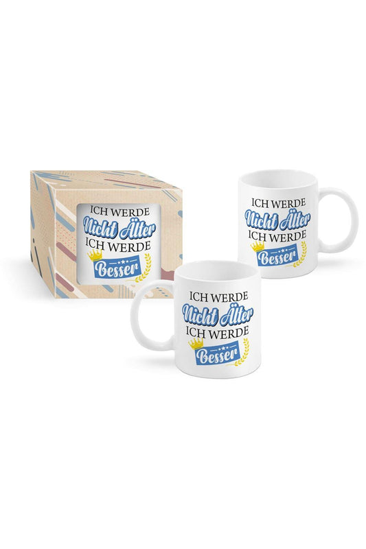 Die Tasse mit dem Spruch: Ich werde nicht aelter, ich werde besser. Die Spruchtasse ist beidseitig bedruckt und verpackt in einer schoenen Kartonbox. Ein kreatives Geschenk fuer Alle, die gerne Kaffee, Tee oder Ovomaltine trinken. Ein perfektes Geschenk zum Geburtstag!