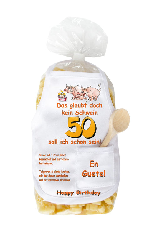 Die Pasta zum 50. Geburtstag sind in Form eines Schweinchen und in einer schoenen Verpackung. Auf der Mini Kochschuerze sind Schweine und eine Torte abgebildet sowie der Spruch: Das glaubt doch kein Schwein, 50 soll ich schon sein. Grossartiges Geburtstagsgeschenk zum 50. Geburtstag.