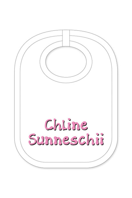 Der Babylatz mit dem Spruch: Chline Sunneschii! Der Spruchlatz ist ein witziges Geschenk fuer ein Baby, fuer Neugeborene und fuer Kleinkinder. In der Schriftfarbe rosa.