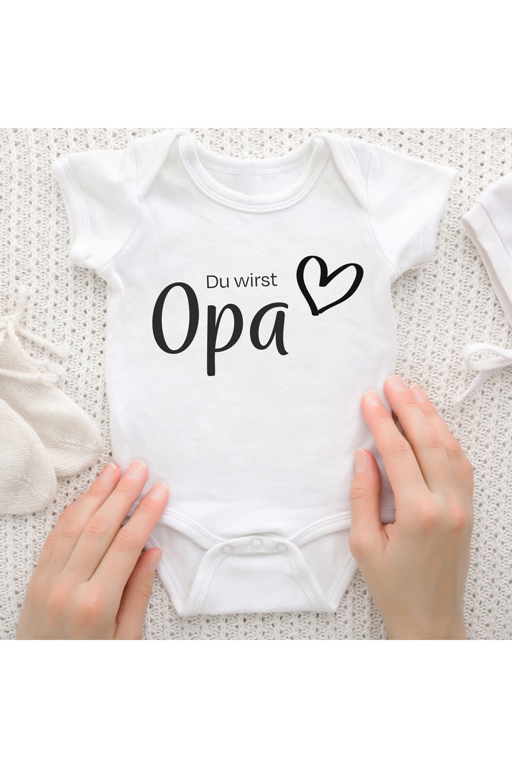 Dieser kurzarm Baby Body ist ein echt suesses Geschenk fuer den werdenden Opa. Der Baby Body mit dem Spruch: Du wirst Opa. Jetzt bei Geschenk Insel.