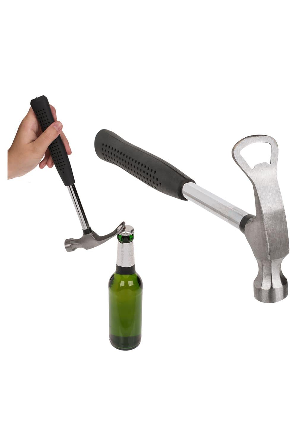 Ein echter Hammer aus Stahl, vorne mit einem Flaschenoeffner, wie praktisch!!! Dieser exklusive Stahlhammer darf in keinem Werkzeugkasten fehlen! Der Flaschenoeffner Hammer ist ein tolles und praktisches Geschenk fuer Maenner, Frauen und jede Werkstatt, jede Garage und jeden Haushalt!