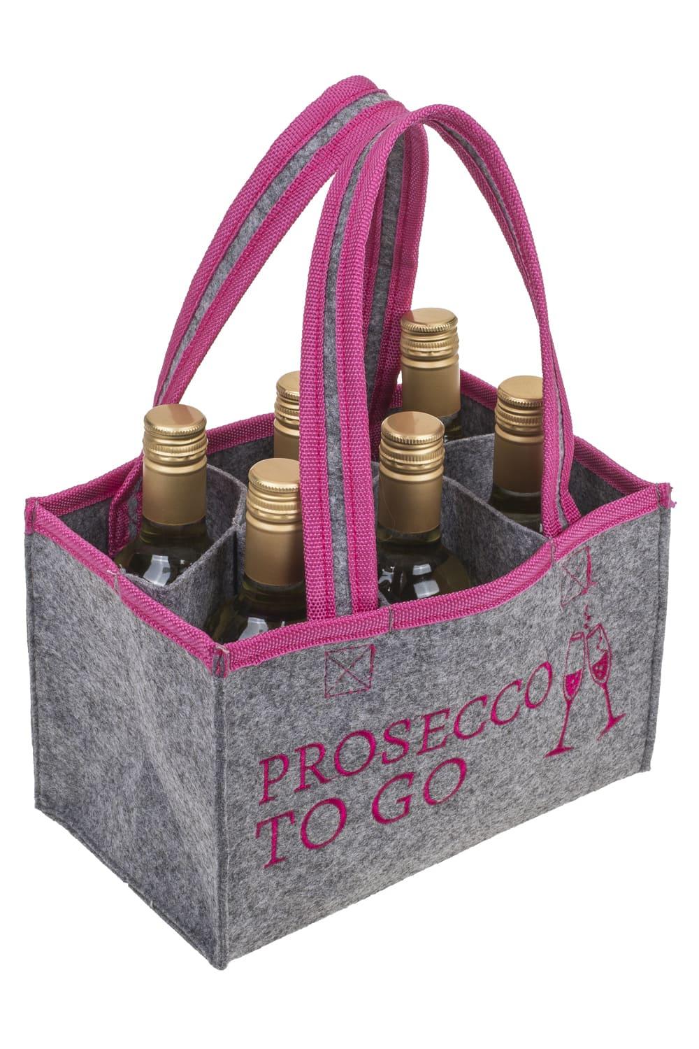 Die humorvolle Frauentasche hat Platz fuer sechs kleine Flaschen Prosecco oder Sekt. Die Tasche ist aus grauem Filz und ist mit pinken Naehten und pinkem Schriftzug verziert. Auf der Tasche steht die Aufschrift: "PROSECCO TO GO", daneben sind zwei anstoßende Sektglaeser abgebildet. Einfach ein kreatives Frauengeschenk.