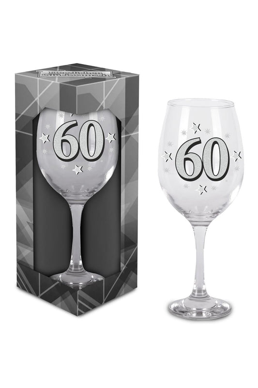 Dieses schoene Glas ist bedruckt mit der Zahl 60. Grosses Weinglas oder Cocktailglas zum 60. Geburtstag. Einzel verpackt in einem Geschenkkarton. Einfach ein kreatives Geschenk zum 60. Geburtstag oder zu einem Jubilaeum!