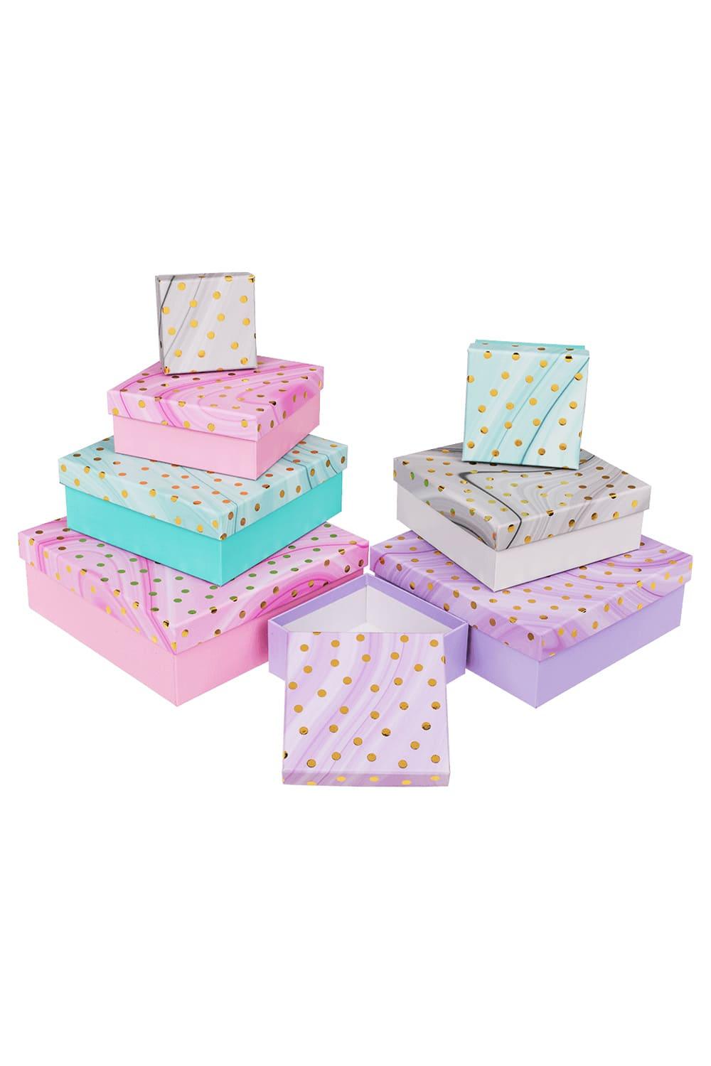 Die Golden Dots Geschenkboxen sind im 8er-Set und haben diverse Groessen. Geschenke, die begeistern! 🎁 Entdecke jetzt die grosse Auswahl bei geschenkinsel.ch.