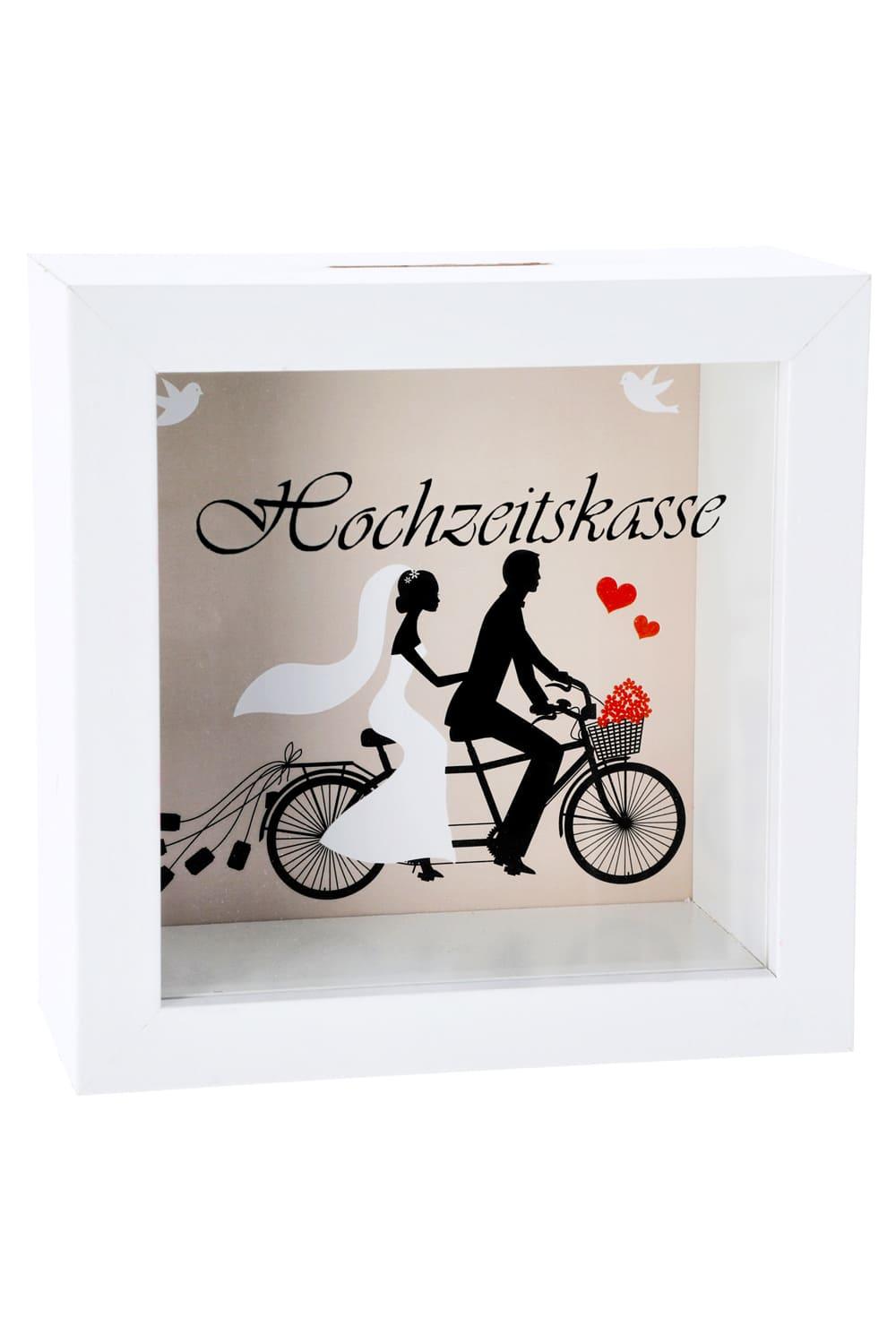 Ein perfektes Geldgeschenk zur Hochzeit! Wünschen Sie dem Hochzeitspaar mit dieser Hochzeitskasse nur das Beste fuer den gemeinsamen Weg im Leben. Dieses Rahmen Sparkaesseli hat die Aufschrift: Hochzeitskasse. Zusaetzlich ist ein herziges Hochzeitsmotiv mit Hochzeitspaar auf einem Fahrrad und Herzchen abgebidet.