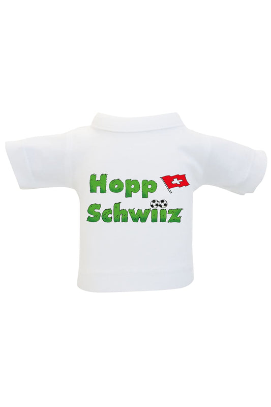 Das Mini T-Shirt mit der Aufschrift: Hopp Schwiiz. Zusaetzlich ist auf dem kleinen Shirt ein Bild mit Fussball und Schweizer Fahne aufgedruckt.  Eine kreative Switzerland Geschenks Verpackung für alle Fussball Fans. Auch perfekt als Mitbringsel aus der Schweiz. 