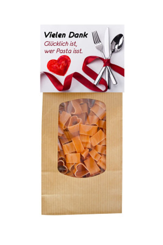 Die vielen Dank Herz Pasta sind in Herzform. Mit dem Spruch: Gluecklich ist, wer Pasta isst. Hergestellt werden die Herz Teigwaren in der Schweiz.