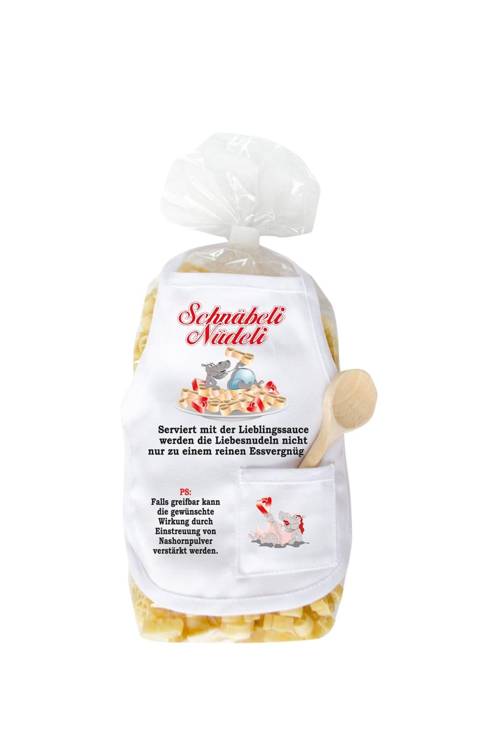 Die Pasta sind in Penisform und in einer Verpackung mit Mini Kochschuerze. Auf der Schuerze ist ein lustiges Nilpferd aufgedruckt und es steht folgender Spruch: Schnaebeli Nuedeli. Serviert mit der Lieblingssauce werden die Liebesnudeln nicht nur zu einem reinen Essvergnuegen. Die Penis Teigwaren sind einfach der Brueller.