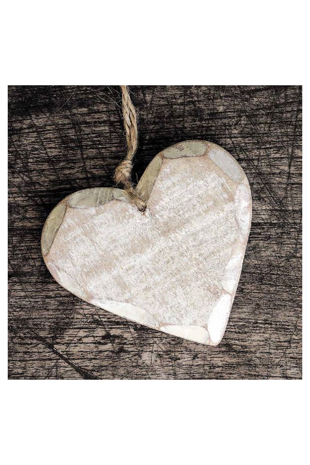 Schoene Holz Herz Servietten als Geschenk oder Dekoration zum Muttertag, zum Geburtstag oder zum Valentinstag. Die Servietten sind 3-lagig und chlorfrei gebleicht. Die Farben sind auf Wasserbasis und die Groesse ist ca. 33 x 33 cm. 20 Stueck pro Packung.