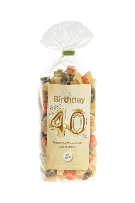 40. Geburtstag Pastasaeckli mit Spruchetikette: Happy Birthday. 40. Bestes Alter! Herzlichen Glueckwunsch zum Nudeltag. En Guete. Pasta in der Form der Zahl 40.