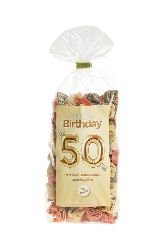 50. Geburtstag Pastasaeckli mit Spruchetikette: Happy Birthday. 50. Bestes Alter! Herzlichen Glueckwunsch zum Nudeltag. En Guete. Pasta in der Form der Zahl 50.