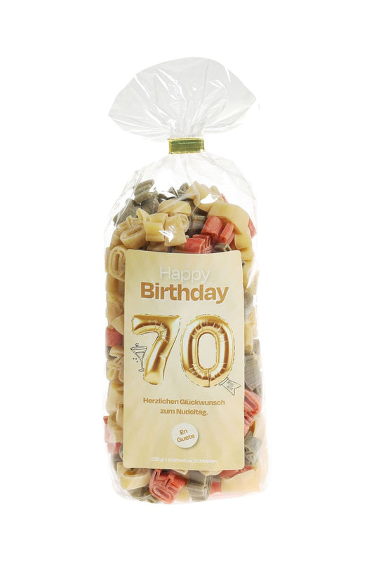 70. Geburtstag Pastasaeckli mit Spruchetikette: Happy Birthday. 70. Bestes Alter! Herzlichen Glueckwunsch zum Nudeltag. En Guete. Pasta in der Form der Zahl 70.