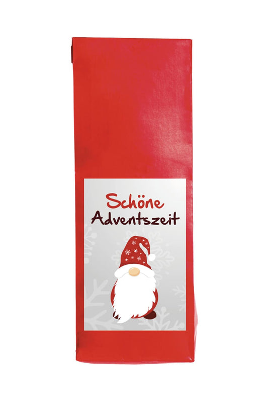 Dieser leckere Fruechtetee ist in einem herzigen Beutel verpackt. Auf dem Beutel ist eine Wichtel Etikette aufgeklebt mit der Aufschrift: Schoene Adventszeit. Ein kreatives kleines Geschenk fuer alle, die gerne Tee trinken. Dieses Teegeschenk ist perfekt fuer die Adventszeit und fuer die Wichtelzeit!