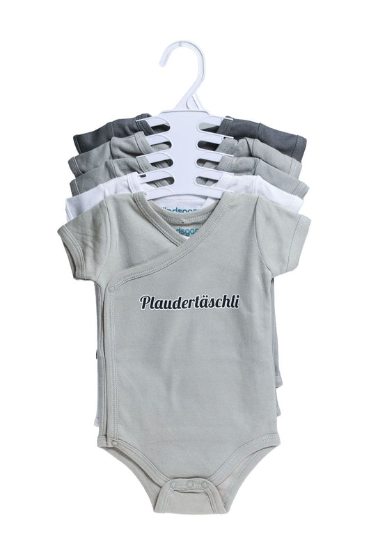 5 Babybodies an einem praktischen Kleiderbuegel! Die Sprueche auf jedem Babybody ist identisch wie auf dem Bild. Ein perfektes Geschenk zur Geburt! 