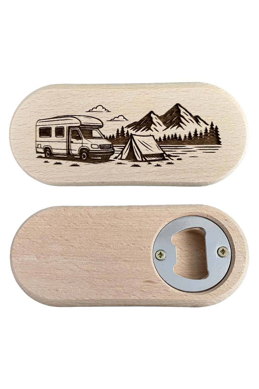 Der Flaschenoeffner aus Holz mit Camping Motiv. Ein ideales Geschenk fuer Camper! Jetzt online bei geschenkinsel.ch kaufen!