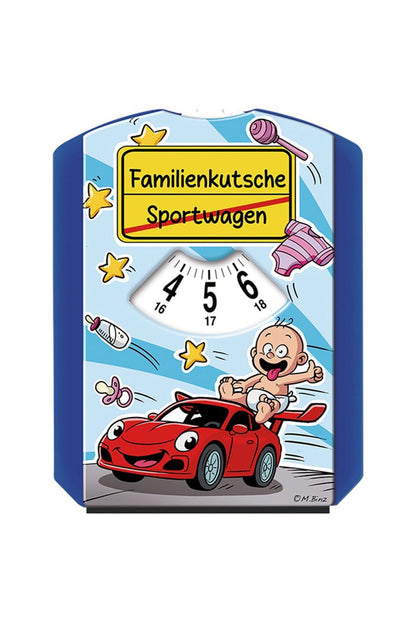 Die Parkscheibe inklusive Wasserabzieher und Eiskratzer mit der Aufschrift: Familienkutsche. Sportwagen (ist durchgestrichen). Nuetzliches Geschenk!