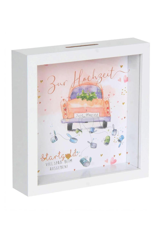 Dieses Sparkaesseli ist ein ideales Geschenk fuer jede Eheschliessung! Die Holz Sparkasse ist bedruckt mit einem Just Married Auto Motivbild und der Aufschrift: Zur Hochzeit. Startgeld. Viel Spass beim Ausgeben. Groesse ca. 16 x 16 x 4 cm. Sparkasse mit Holzrahmen und einer Glasfront. Zum Aufstellen oder aufhaengen.