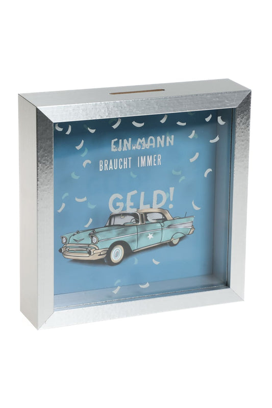 Das witzige Maenner Sparkaesseli! Die Holz Sparkasse ist bedruckt mit einem laessigen Auto Motivbild und der Aufschrift: Ein Mann braucht immer Geld. 