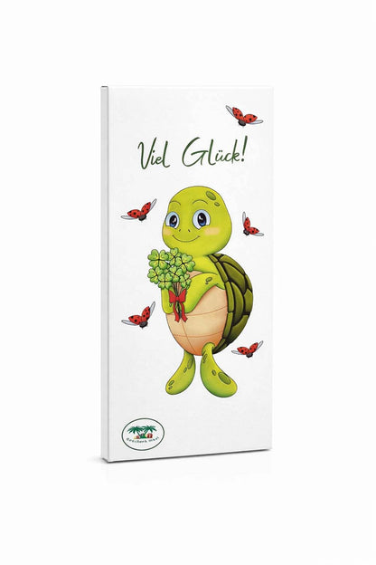 Schweizer Glücksschokolade mit Schildkröte Lia, vierblättrigen Kleeblättern und Spruch „Viel Glück“