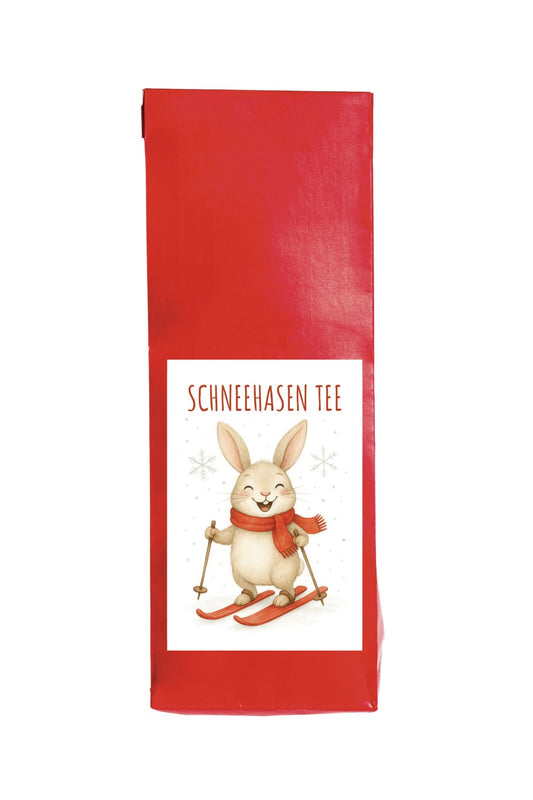 Der leckere Tee aus Fruechten ist im Beutel verpackt. Mit der Aufschrift: Schneehasen Tee. Ein ideales Teegeschenk fuer die Adventszeit und Winterzeit.