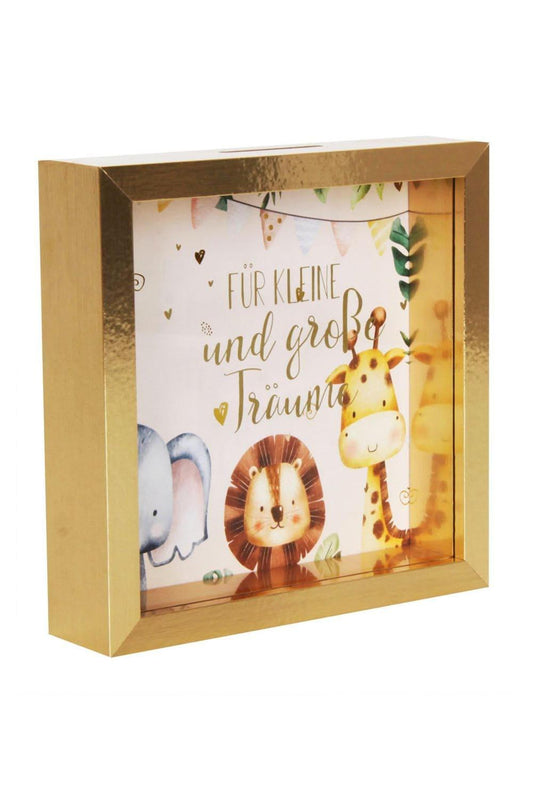 Dieses Sparkaesseli ist ein ideales Geschenk fuer jede Gelegenheit, fuer Kinder und fuer Erwachsene! Die Holz Sparkasse ist bedruckt mit einem herzigen Tier Motivbild und der Aufschrift: Fuer kleine und grosse Traeume. Groesse ca. 16 x 16 x 4 cm. Sparkasse mit Holzrahmen und einer Glasfront. Zum Aufstellen oder aufhaengen.