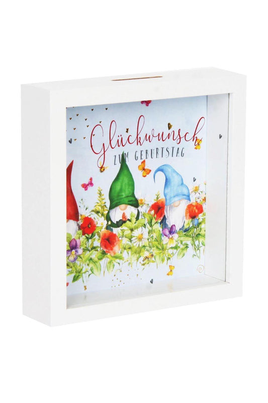 Dieses kreative Sparkaesseli ist ein ideales Geschenk zum Geburtstag! Die Holz Sparkasse ist bedruckt mit einem witzigem Wichtel Motivbild und der Aufschrift: Glueckwunsch zum Geburtstag. Produktinformation: Groesse ca. 16 x 16 x 4 cm. Sparkasse mit Holzrahmen und einer Glasfront. Zum Aufstellen oder aufhaengen.