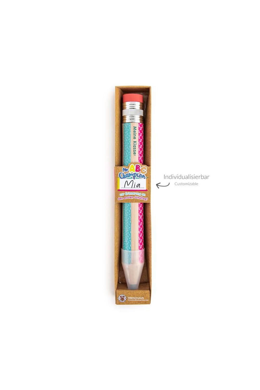 Dieser Jumbo Bleistift ist das perfekte Geschenk fuer den Schulstart! Dieser aussergewoehnliche XXL-Bleistift ist mit Radiergummi-Topper und praktischer Schutzkappe. Die Verpackung als auch der Stift koennen individuell beschriftet werden (siehe Bilder). Einfach ein perfektes Geschenk für jedes Kind. 