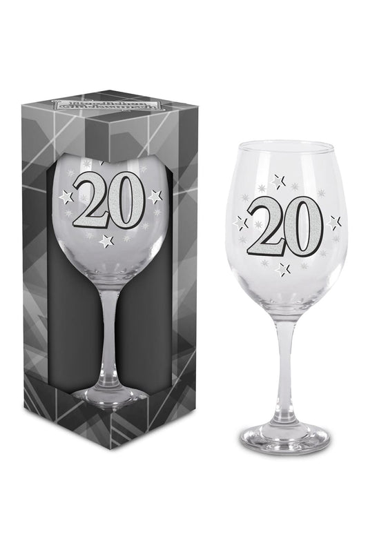 Dieses schoene Glas ist bedruckt mit der Zahl 20. Grosses Weinglas oder Cocktailglas zum 20. Geburtstag. Einzel verpackt in einem Geschenkkarton. Einfach ein kreatives Geschenk zum 20. Geburtstag oder zu einem Jubilaeum! 