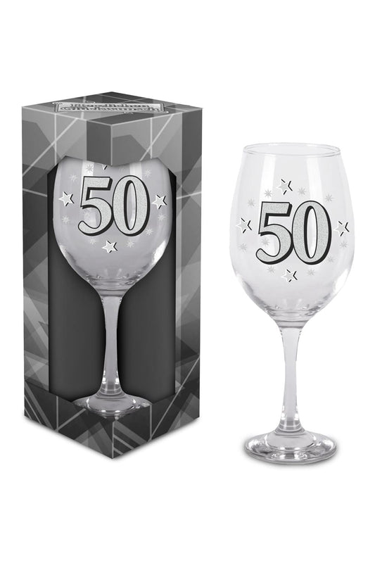 Dieses schoene Glas ist bedruckt mit der Zahl 50. Grosses Weinglas oder Cocktailglas zum 50. Geburtstag. Einzel verpackt in einem Geschenkkarton. Einfach ein kreatives Geschenk zum 50. Geburtstag oder zu einem Jubilaeum! 