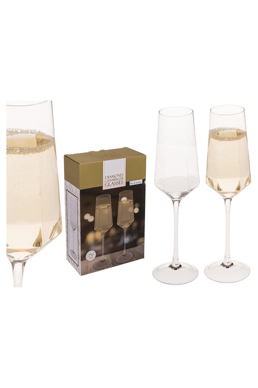 Das schoene Sektglas im 2er-Set kann beliebig mit anderen Geschenken kombiniert werden. Das Proseccoglas ist in einer Diamant Optik und im 2er-Set erhaeltlich. Einfach ein kreatives Geschenk fuer alle die gerne Sekt, Prosecco oder Champagner trinken. Auch ideal als Hochzeitsgeschenk! 